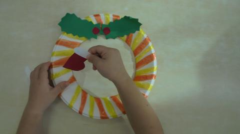 ２歳児 １２月 製作 クリスマスリースとトナカイ 蓮美幼児学園千里丘キンダースクールブログ