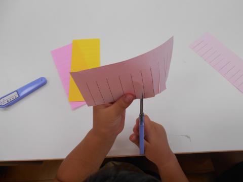 ３歳児 １０月 製作 みのむし 蓮美幼児学園千里丘キンダースクールブログ