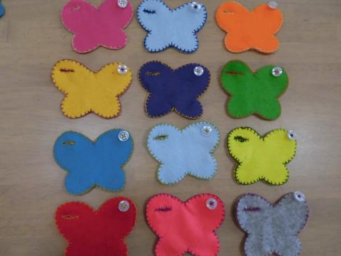 手作りおもちゃ ボタンはめ 蓮美幼児学園芦屋川ナーサリーブログ
