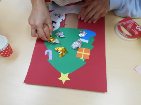 ０歳児 １２月 製作 クリスマスツリー 蓮美幼児学園千里丘キンダースクールブログ