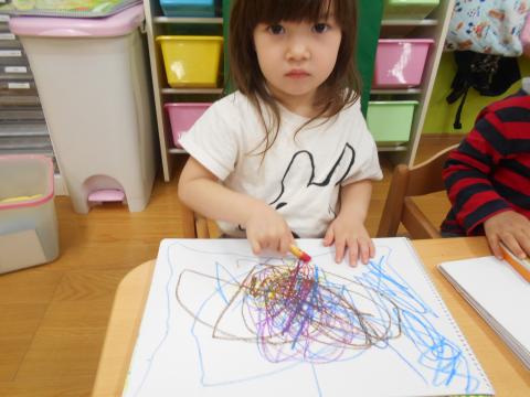 お絵描き遊び ０歳児 1歳児 蓮美幼児学園いずみプリメールブログ