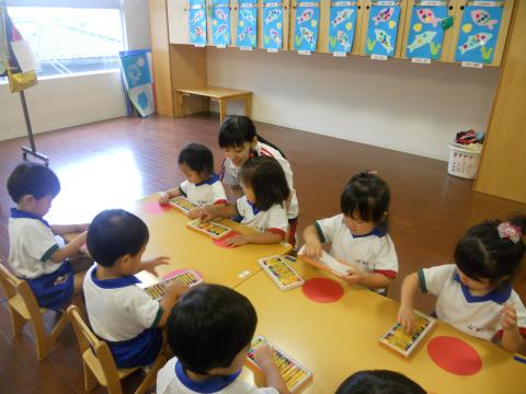スイカ製作 2歳児 保育実習生 蓮美幼児学園まつやまちナーサリーブログ