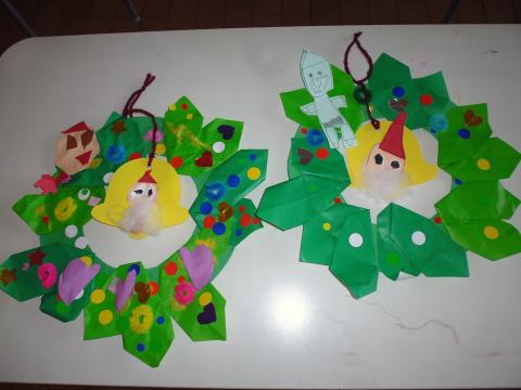 ４歳児 １２月製作 クリスマスリース 蓮美幼児学園千里丘キンダースクールブログ